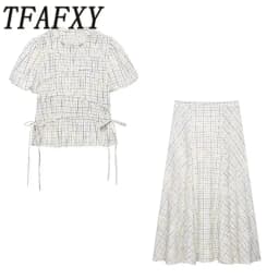 TFAFXY 2026 طقم نسائي صيفي بتصميم Y2K: بلوزة مطرزة بنقشة الكاروهات مع تنورة طويلة متوسطة الطول بقصة A-line