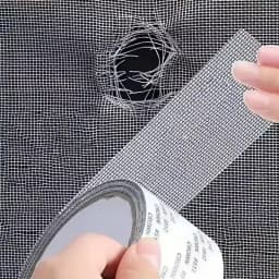 شريط شبكي قوي مقاوم للماء ذاتي اللصق لإصلاح شاشات النوافذ، تغطية الثقوب والتمزقات، مكافحة الحشرات، شبك البعوض، إصلاح الأبواب، رقعة متينة، سهل الاستخدام، جودة عالية، لاصق قوي، حماية فعالة، إصلاح سريع للنوافذ والأبواب.