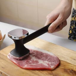 مطرقة عطرية لحم المطبخ شديدة التحمل مع قبضة مطاطية، رأس من الفولاذ المقاوم للصدأ للقصف والرطوبة بدون جهد