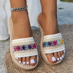 شباشب نسائية للخارج، أحذية مسطحة بتصميم عصري، صنادل بوهيمية عرقية كبيرة الحجم، شباشب شاطئ أنيقة بشراشيب للنساء