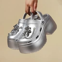 صنادل نسائية صيفية 2026 بتصميم DIY، سهلة الارتداء بكعب ويدج ونعل سميك، مع سلسلة فضية، شباشب EVA، أحذية حديقة نسائية