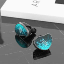 سماعات أذن Linsoul Kiwi Ears Stardust هجينة 1DD+4BA بتصميم مريح وبنية خفيفة الوزن