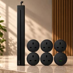 باكج مسار أفياش كهرباء جداري أسود بطول 80 سم + 5 افياش + منفذ USB وType-C