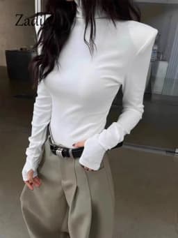 تيشيرت نسائي برقبة عالية 2025 تصميم كوري عصري بدون أسورة كتف مهندس قصه ضيقة للجسم مثالي للعمل والخروج اليومي