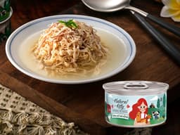 معلبات ناتشورال كيتي فيليه الدجاج مع البط في المرق (للقطط الصغيرة والبالغة) Natural Kitty CHICKEN WITH Duck IN BROTH 80g