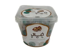 كرات التمر المحشوة بالطحينة والمغطاة بجوز الهند Date balls stuffed with tahini and covered with coconut