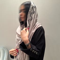 طرحة رصاصي مطرزه