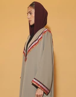 عباية تراثنا هويتنا