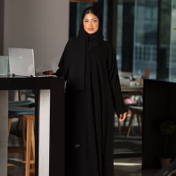 عباية كتف نص كلوش كم ضيق قماش حلاتي