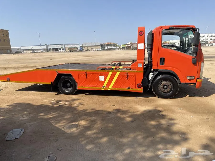 سطحه لنقل السيارات داخل ينبع وخارجها