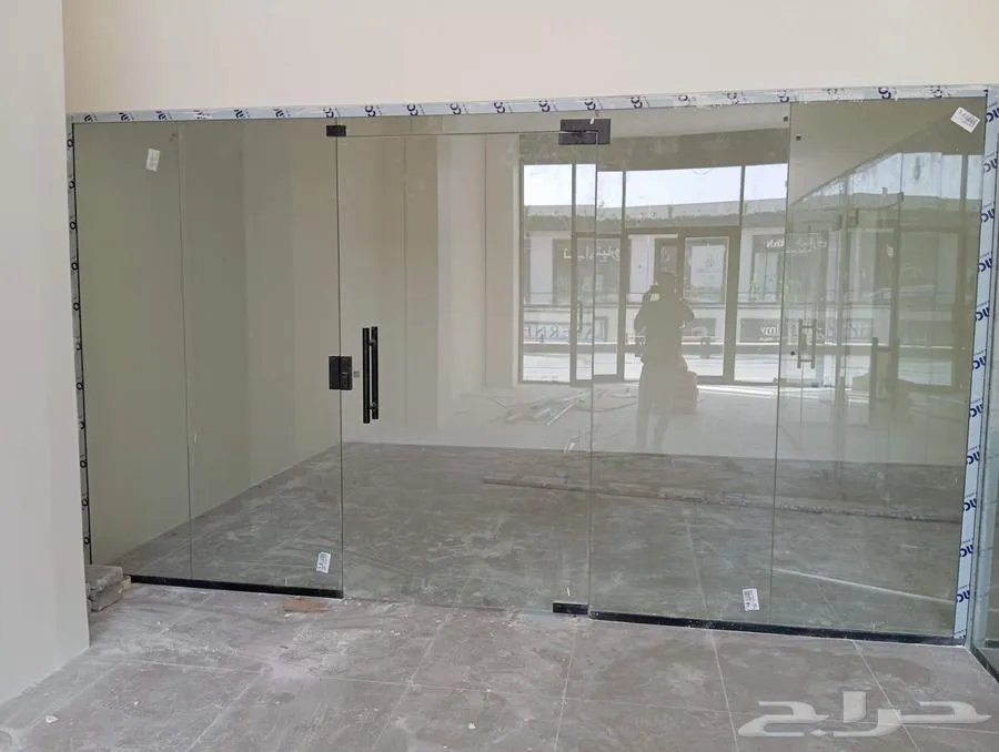 فني زجاج سكريت — صورة 2