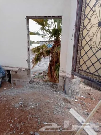 قص بالصروخ وتكسير المباني وتخريم فتحات التهوية والصرف — صورة 2