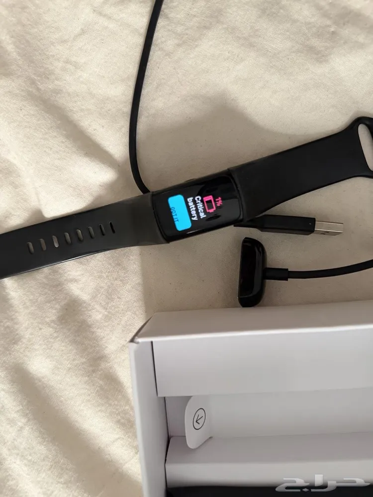 سوار Fitbit Charge 6 للبيع   مستخدم ونظيف جدًا — صورة 2