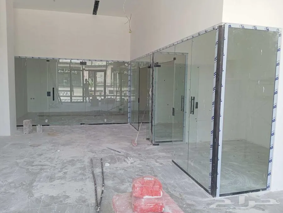 فني زجاج سكريت — صورة 4