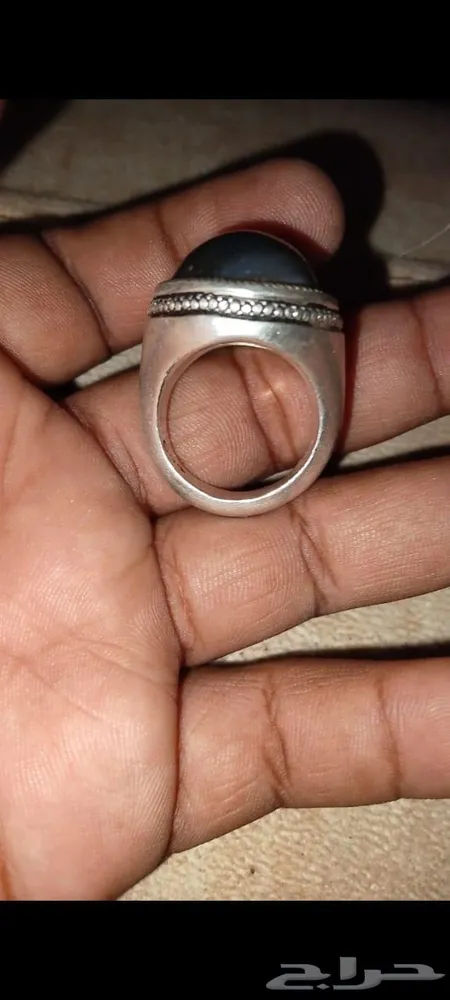 السلام عليكم خاتم عقيق يماني قديم فضه ثقيل صياغه عارف — صورة 3