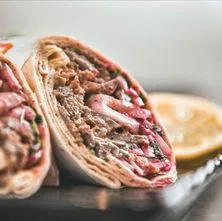 ساندوتش شاورما لحم