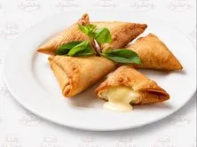 سمبوسه مثلث جبن سائل