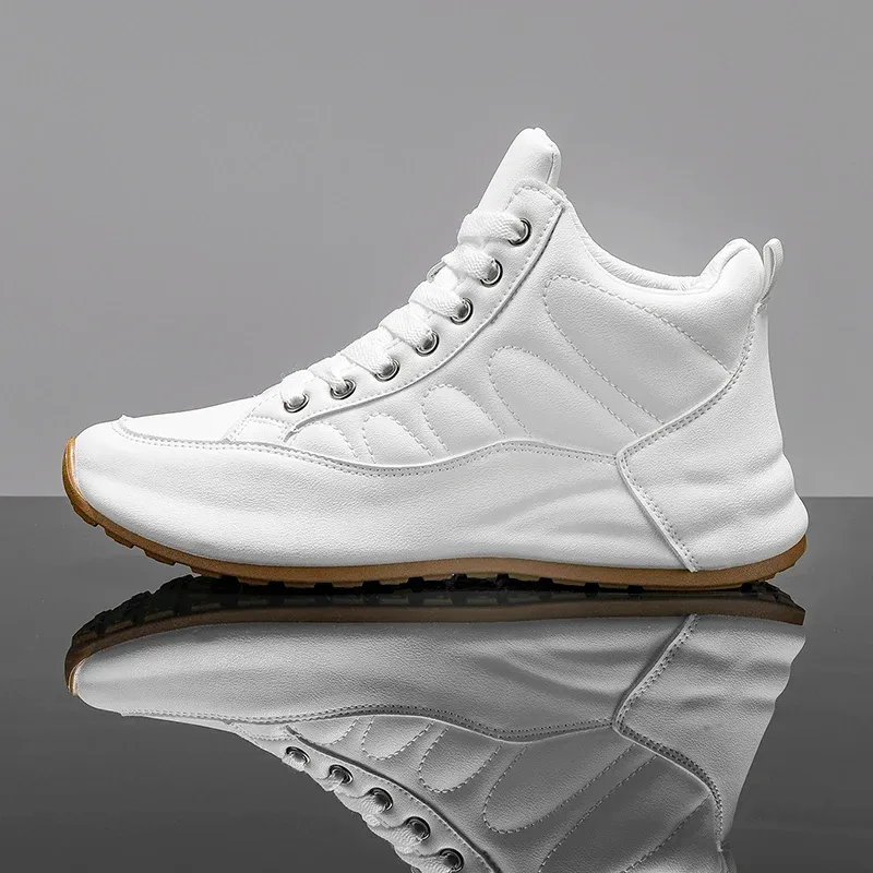Men's lightweight casual shoes, outdoor running shoes for men. Sizes 39 to 46. — صورة 1